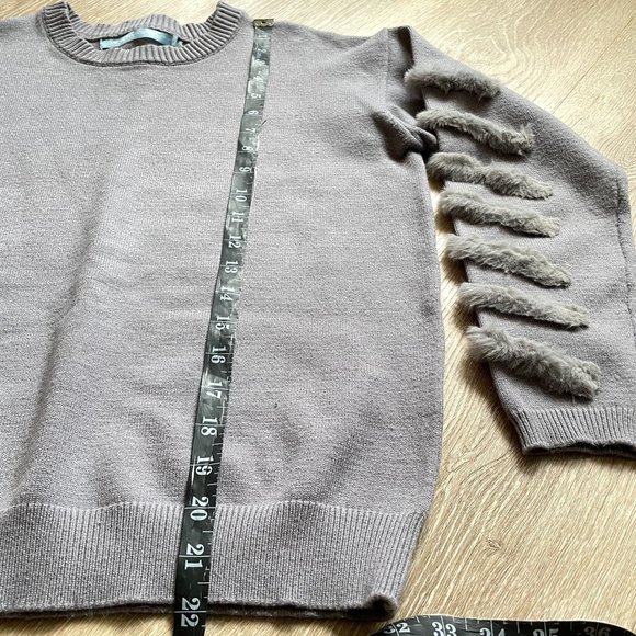 Anthropologie style | Textured faux fur sleeve sweater | Soft lavender gray knit - Picture 6 of 10